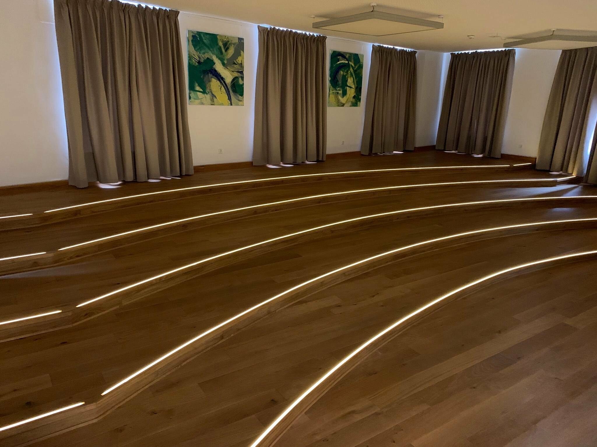 Bissinger Lights Projekte Einbauleuchten in Holzstufen Universität Würzburg Bissinger Lights Projekte Einbauleuchten in Holzstufen Universität Würzburg