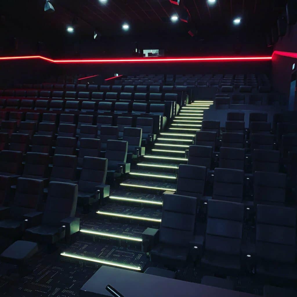 CineStar Augsburg 12 Säle 580 m Treppenstufenbeleuchtung