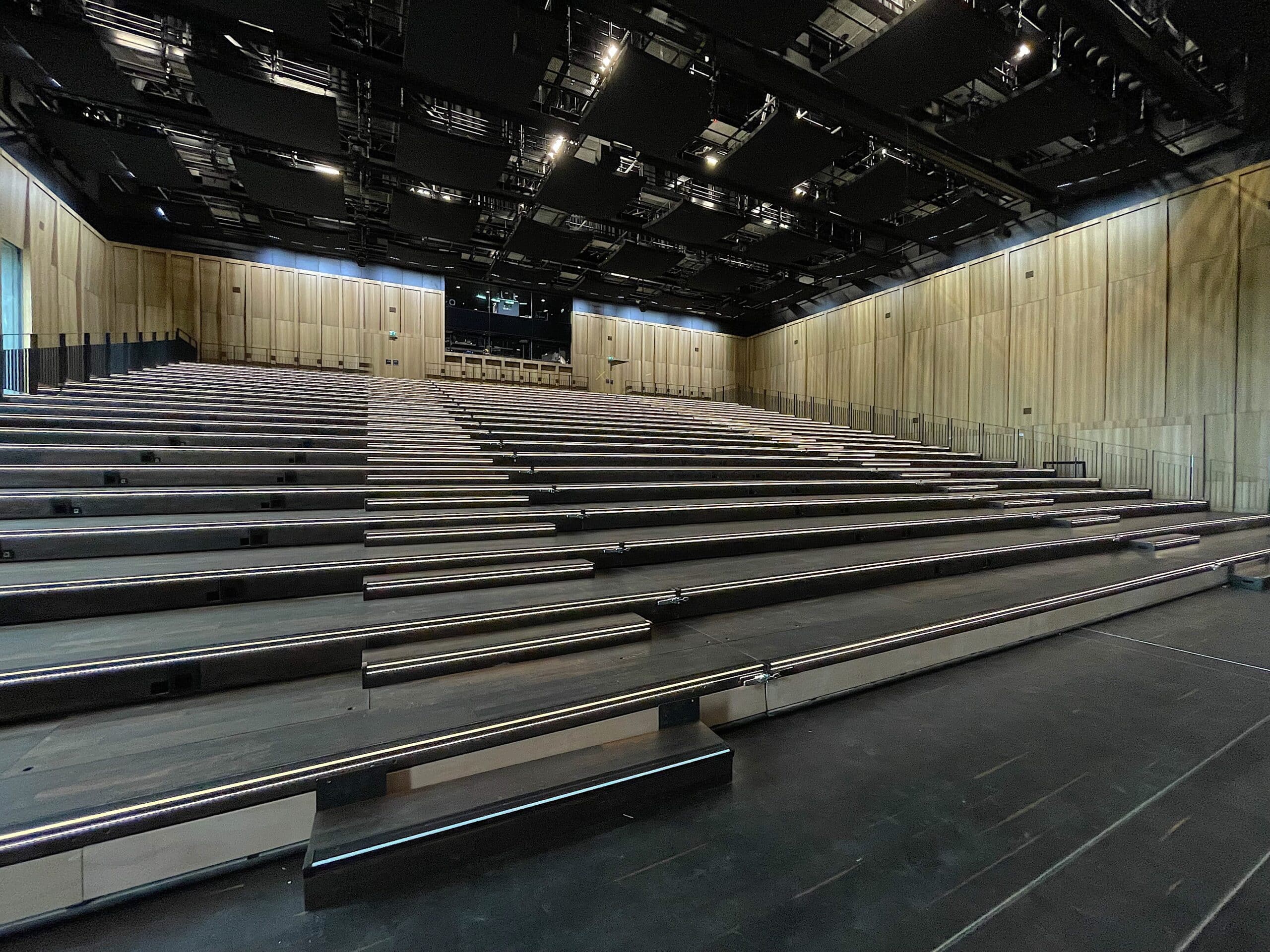 Beleuchtung_Stufen_Tribuene LED Treppenbeleuchtung