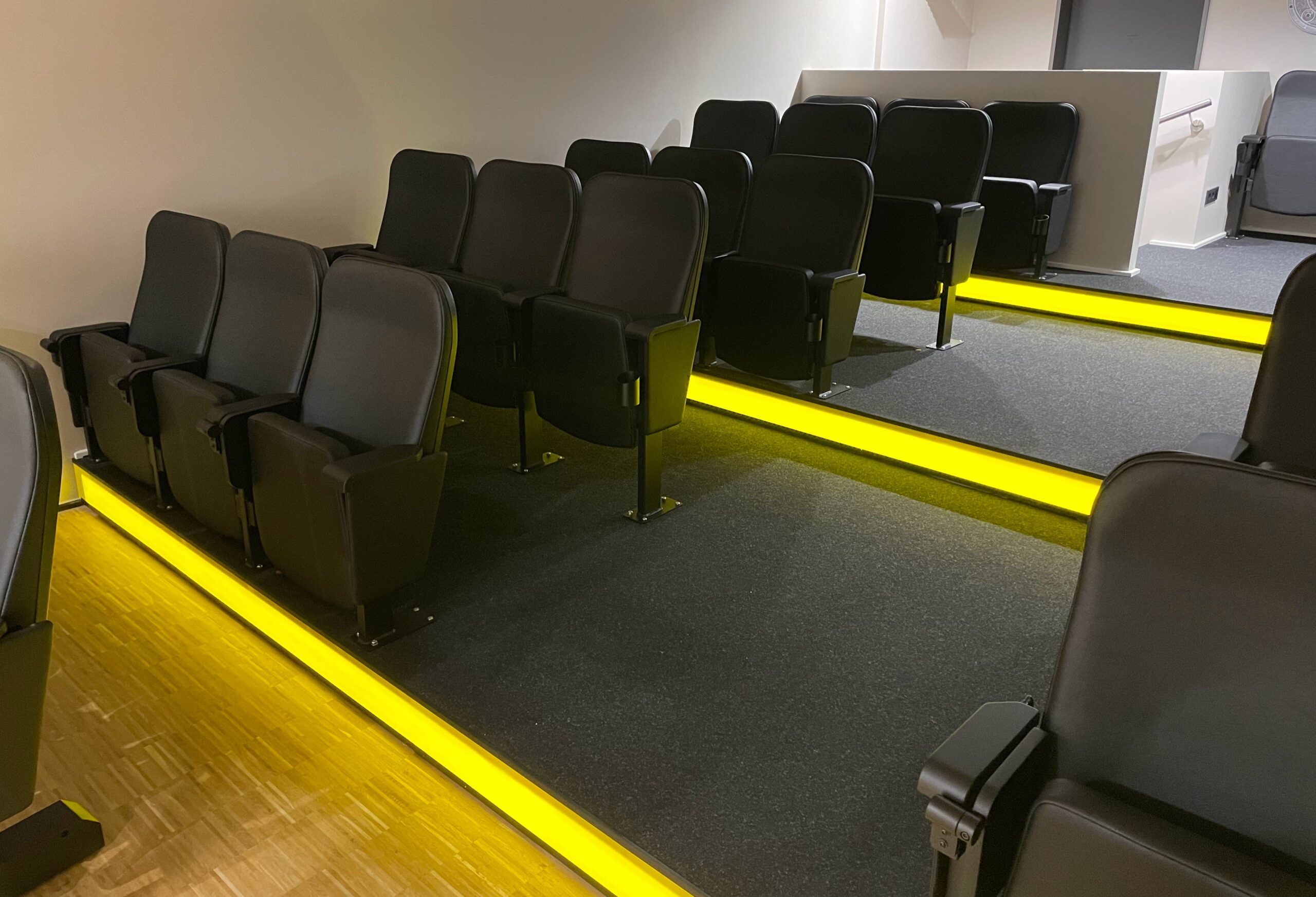 Podest Dortmund stirnseitige Stufenleuchten
