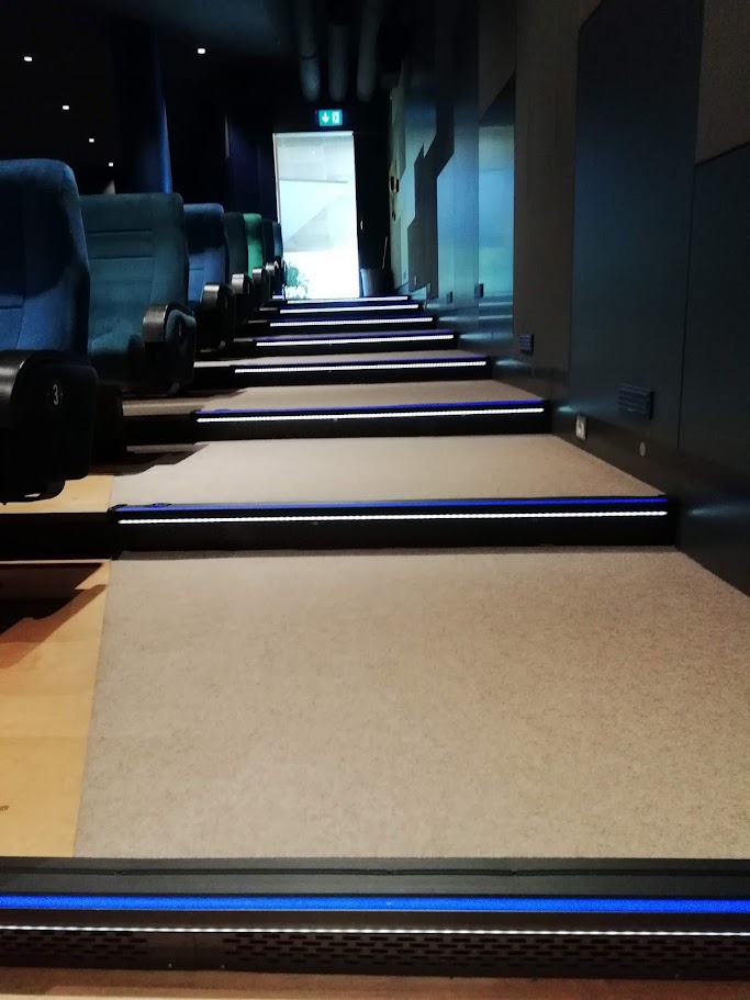 Arthaus Kino Stuttgart Duo LED Treppenkantenprofile