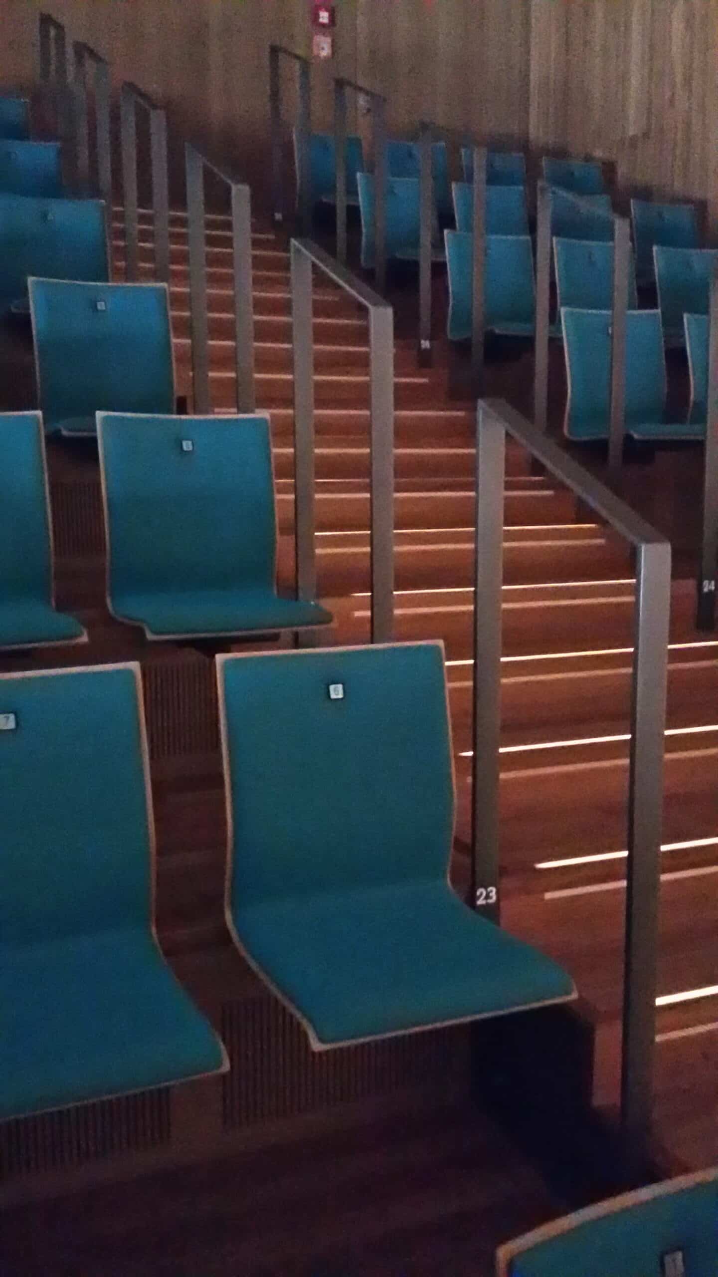 Stadthalle Lohr am Main LED Einbauleuchten Stufenbeleuchtung