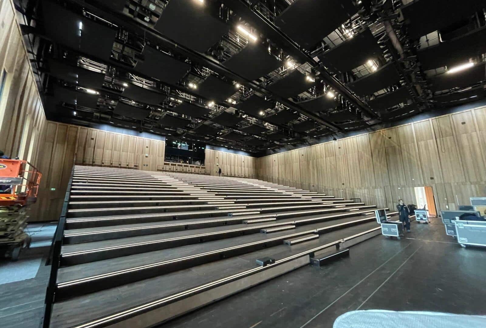 stufenbeleuchtung-fahrbare-tribuene-bad-vilbel.jpg (2) stufenbeleuchtung-fahrbare-tribuene-bad-vilbel.jpg