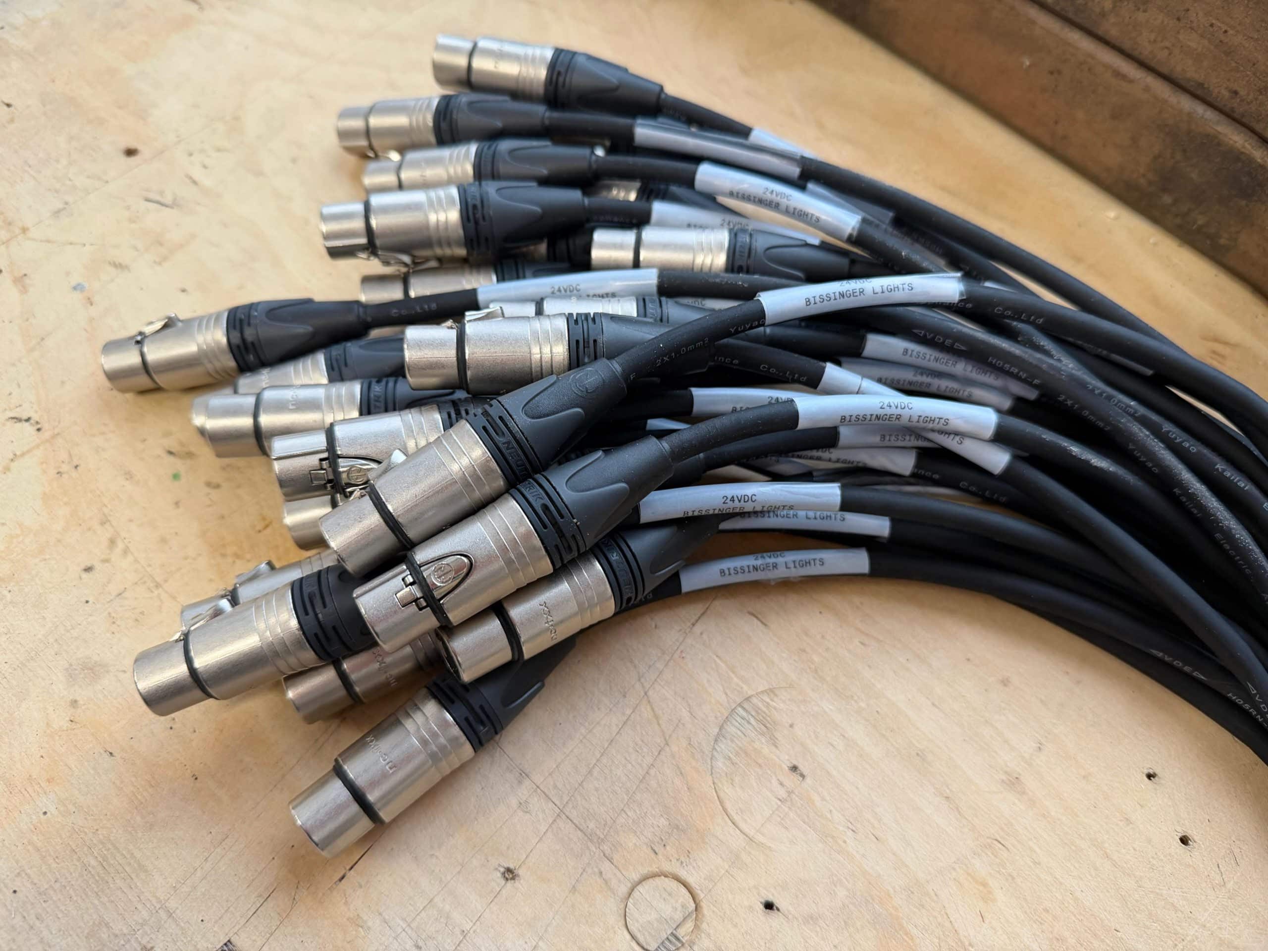 Von Bissinger Lights konfektionierte und beschriftete XLR-Steckleitungen für mobile Stufenbeleuchtung