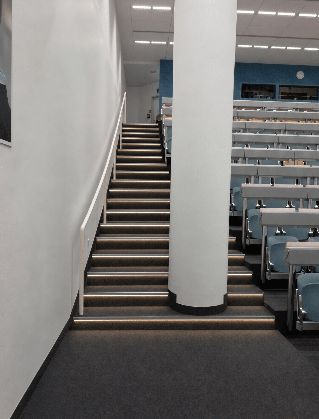 Hörsaal Uniklinik Essen – LED step lighting project in Germany
