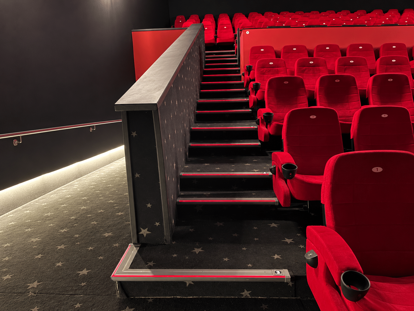 Cineworld Mainfrankenpark Dettelbach – LED step lighting project in Germany